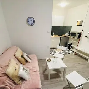 https://studio-2-pers-rpublique.fr-paris.fr